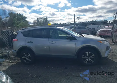 2018 Toyota Rav4 Xle z USA, uszkodzony, nr VIN JTMRFREV4JD232352